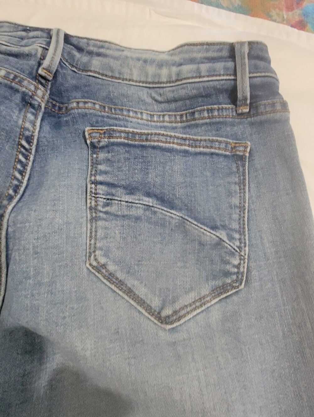 Driftwood embroidered Crop Jeans - Picture 5 of 7